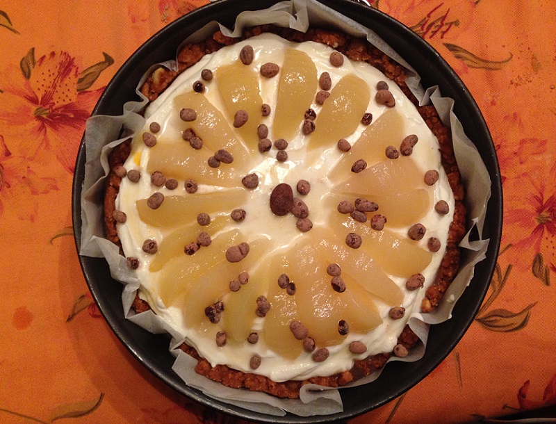 cheesecake al burro di arachidi e pere con toffees al cioccolato