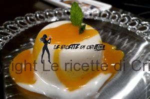 mousse di cioccolato bianco con salsa all'arancia