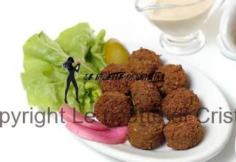 falafel con insalata greca e tzatziki
