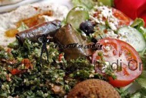 falafel con insalata greca e tzatziki