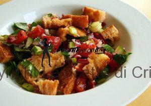 panzanella croccante con salsiccia
