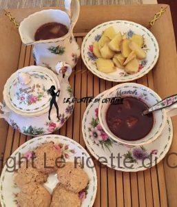 amaretti e cioccolata in tazza allo zenzero