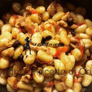 gnocchi al sugo di straccetti di pollo con peperone e taggiasche