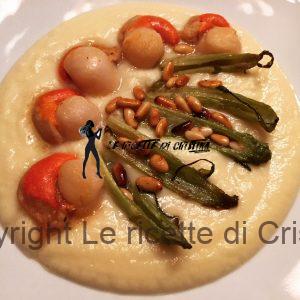 Crema di patate al limone con puntarelle, capesante e pinoli