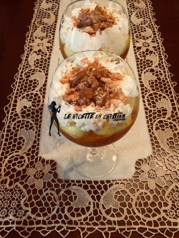 Ricetta della Chantilly con cachi, marrons glacés, cioccolato e crumble di amaretti Ricetta della Chantilly con cachi, marrons glacés, cioccolato e crumble di amaretti