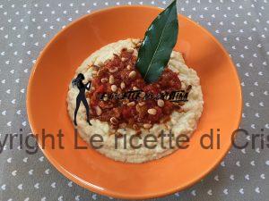 Ragù di cotechino con pinoli e crema di patate e cavolfiore