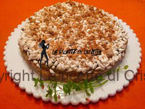 Torta di riso soffiato con amaretti, cioccolato e arancia