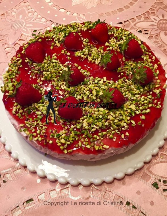 Ricetta della torta di miglio, orzo e avena allo yogurt con fragole e pistacchi (Sentieri di fragole) Ricetta della torta di miglio, orzo e avena allo yogurt con fragole e pistacchi (Sentieri di fragole)