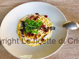 Risotto allo zafferano con crema di stracciatella, rucola e chips di San Daniele