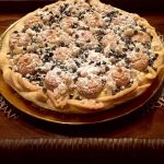 Crostata agli amaretti con crema chantilly allo yogurt greco