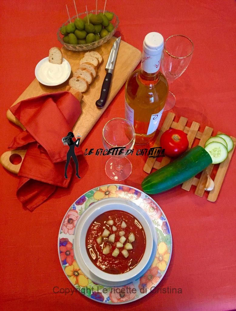Gazpacho andaluso con ajoli e olive verdi