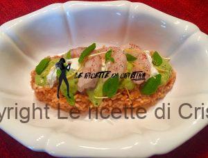 Riso al pomodoro con guacamole, burrata, gamberi e limone candito