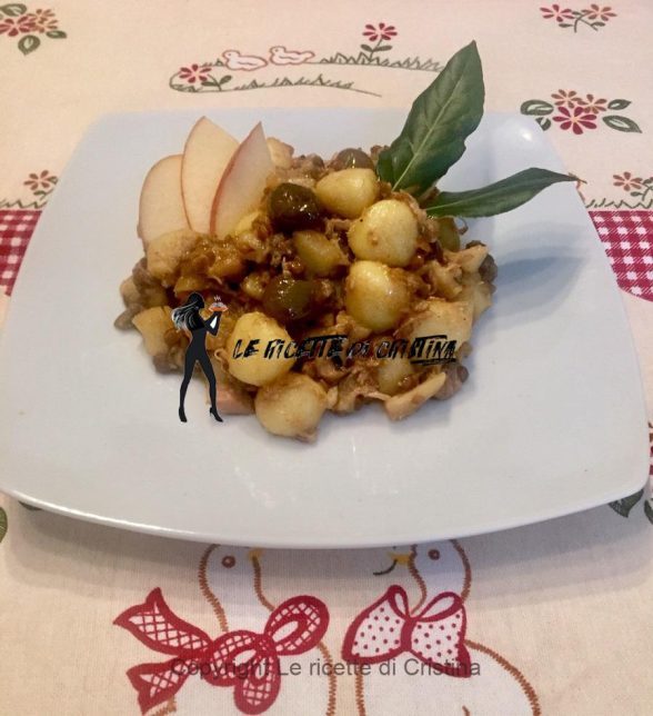Ricetta degli gnocchetti con mela annurca, olive verdi piccanti, sfilaccetti di pollo e lenticchie rosse