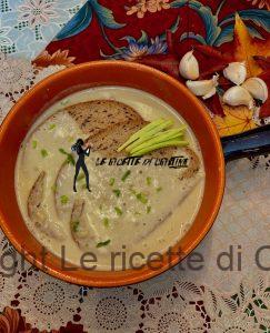 Zuppa all'aglio con patate e porri