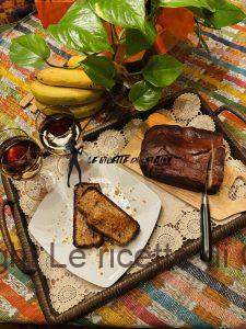 Banana bread alla mandorla con sciroppo d'acero