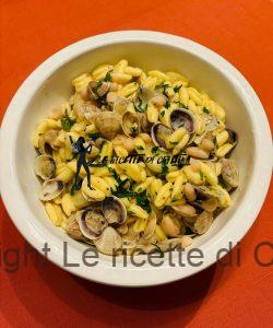 Cavatelli con cannellini, vongole e bottarga