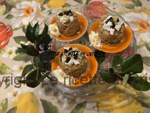Budini di riso al bergamotto con caprino, fichi cotti al Marsala e sbriciolata di bruttibuoni alle mandorle