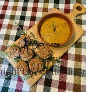 Vellutata di castagne e zucca con crostini allo stracotto di maiale ai semi di finocchio