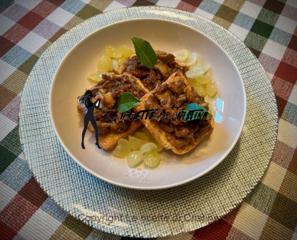 Ricetta dei crostoni di panbrioche salato con faraona, uva bianca e olio nuovo Ricetta dei crostoni di panbrioche salato con faraona, uva bianca e olio nuovo