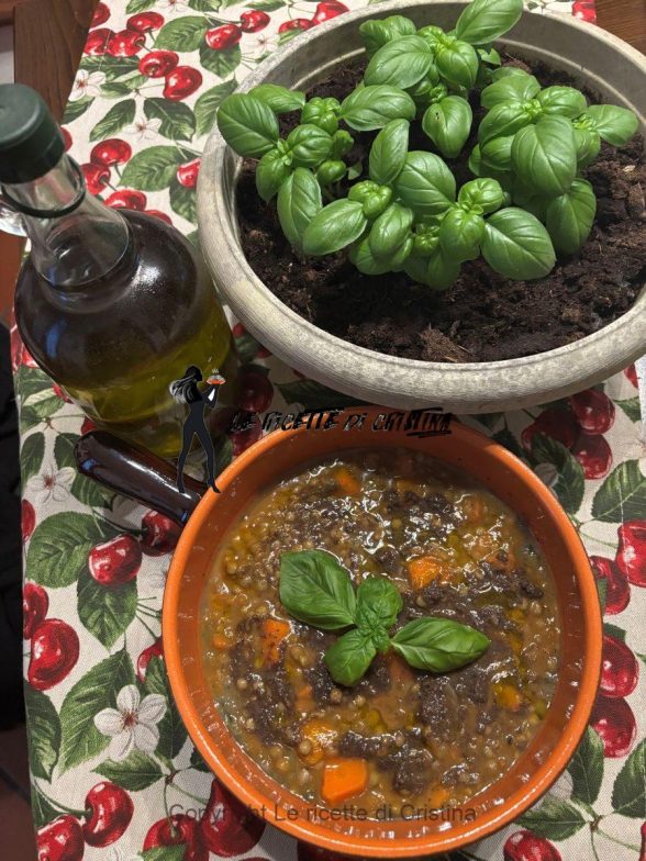 Ricetta della zuppa di lenticchie rosse con pesto di basilico al tartufo Ricetta della zuppa di lenticchie rosse con pesto di basilico al tartufo